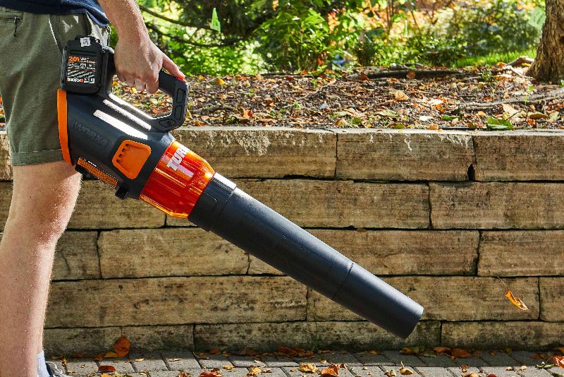 Cordless Convenience: The Best Lightweight Leaf Blowers